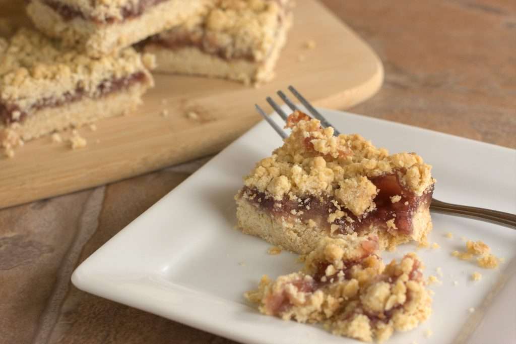 raspberry fruit and oat bars