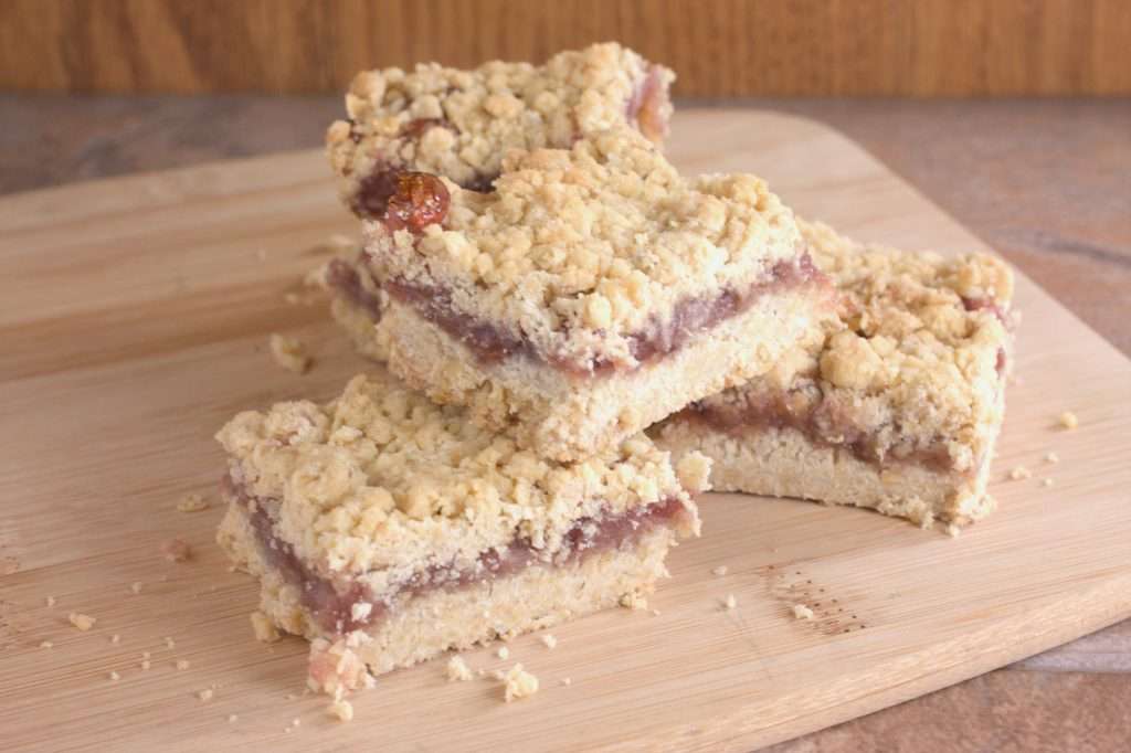 Raspberry fruit and oat bars