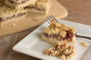 raspberry fruit and oat bars
